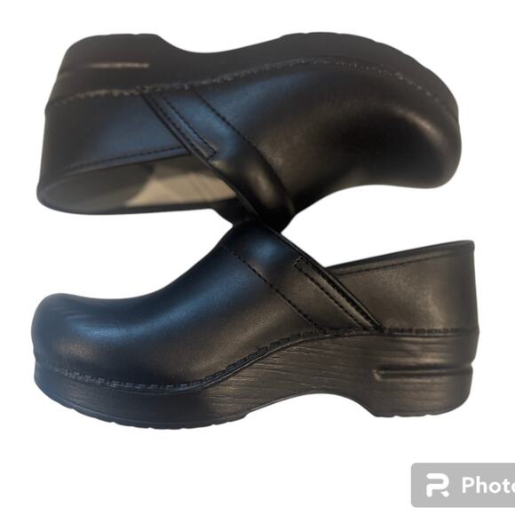 Dansko Shoes - dansko black leather clogs 37